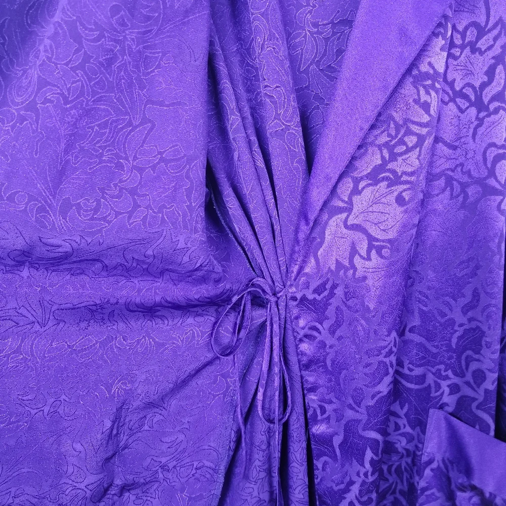 VINTAGE VICTORIA’S SECRET Gold Label Long Satin Robe Waist Tie Royal Purple US M